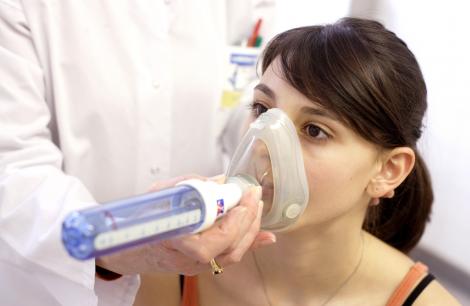 A défaut de spirométrie, le débimètre de pointe est facile à utiliser