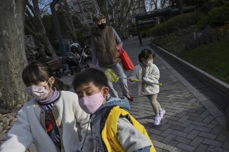 Covid 19 Chez Les Enfants De La Fievre Dans Moins De La Moitie Des Cas Et Aucun Symptome Dans Plus D Un Cas Sur 10 Le Quotidien Du Medecin