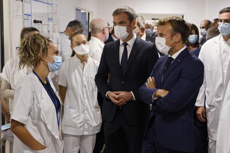 Le président de la république, Emmanuel Macron, et Oliver Véran (ministre de la Santé) en visite à l'AP-HM