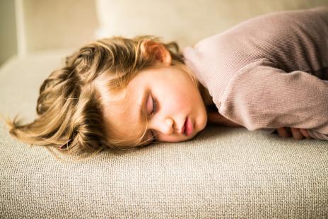 Le risque de violences verbales et de blessures est significativement augmenté si l’enfant ne dort pas assez 