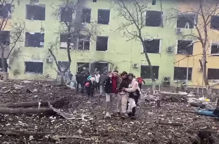 Hôpital bombardé à Marioupol
