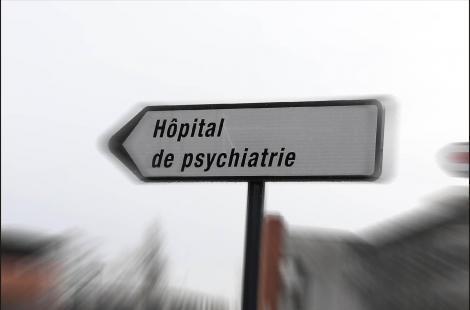 hôpital psychiatrique pancarte
