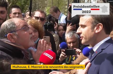Le candidat Macron lors de son déplacement au centre hospitalier de Mulhouse le 12 avril